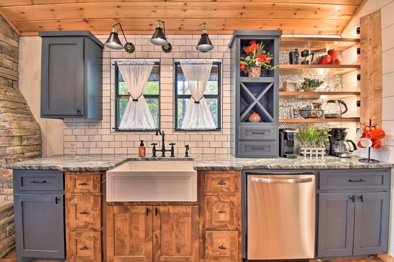 Modern Broken Bow Cabin Large Deck, Bbq And Pergola Exterior foto