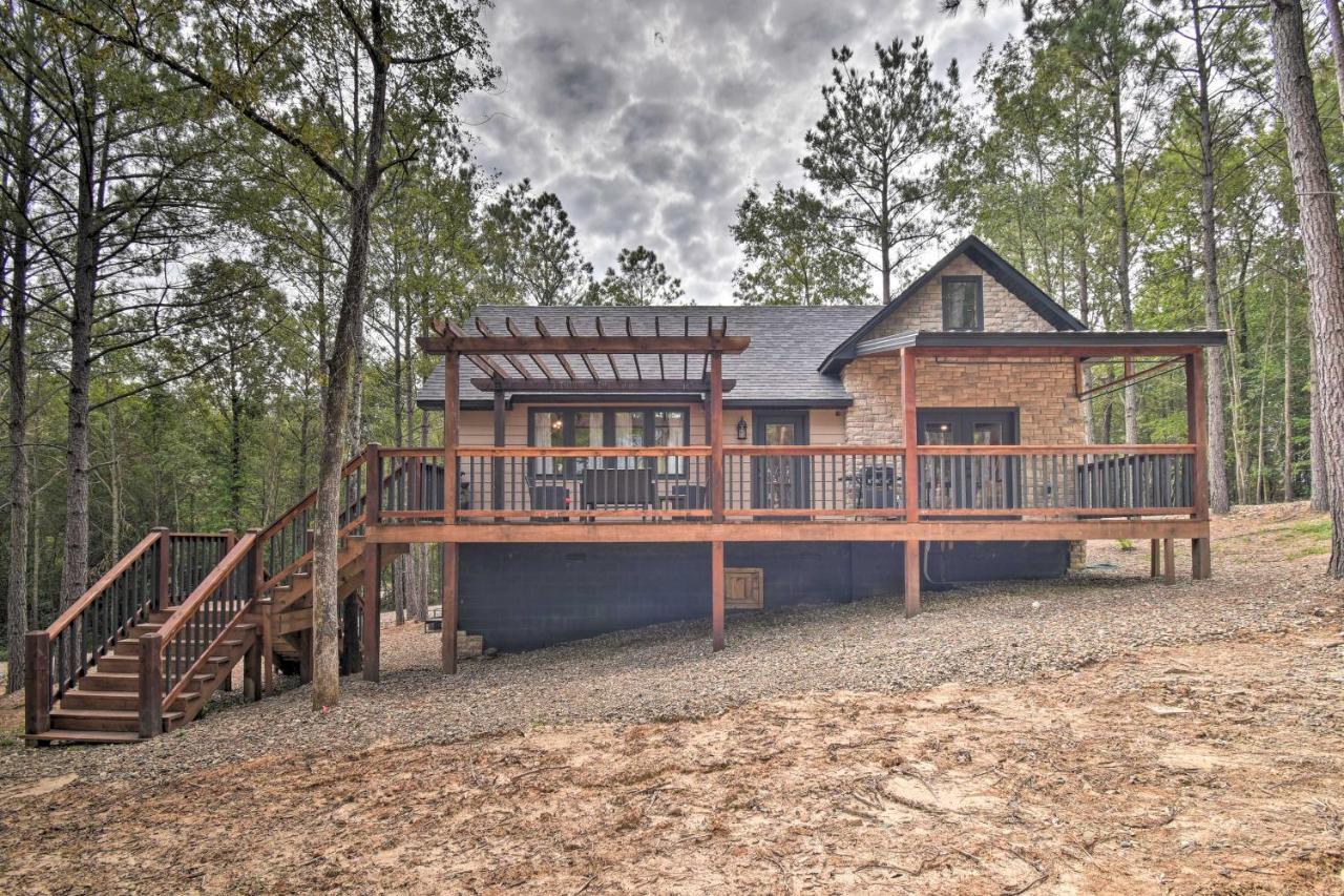 Modern Broken Bow Cabin Large Deck, Bbq And Pergola Exterior foto
